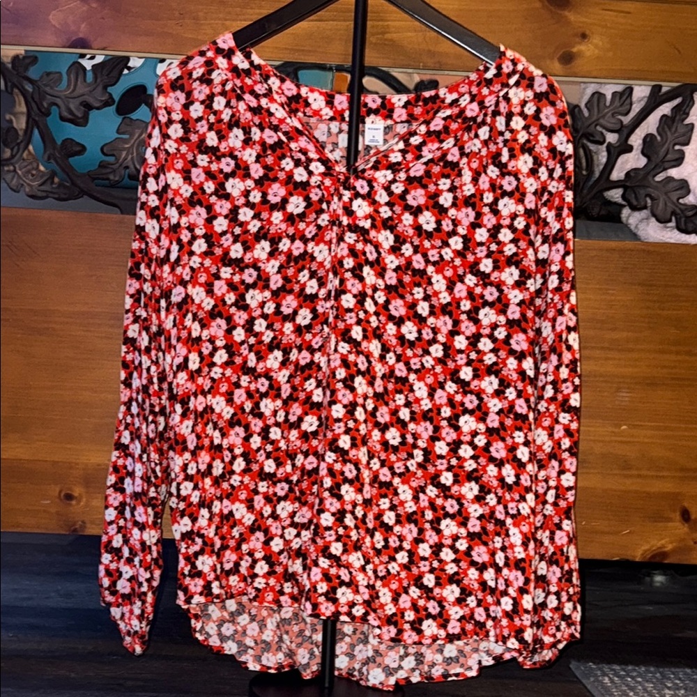 Old Navy Red and White Cuffed Sleeve Blouse